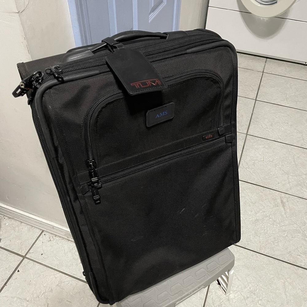 TUMI Alpha Continental Expandable 21" Carry On Upright Luggage 2 Wheel